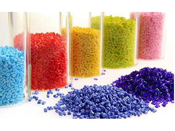 將支架粘接到復(fù)合樹脂修復(fù)體上時(shí)，是否應(yīng)使用硅烷偶聯(lián)劑？